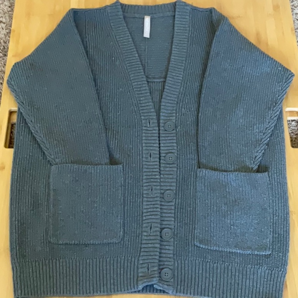 Athleta Cable Knit 4-Button Cardigan Sweater.  Size L.